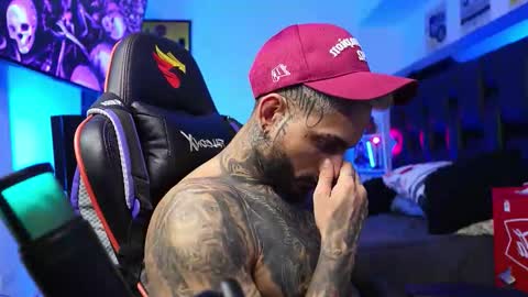 logan_hugh8 online show from February 2026 01:28:01 PM