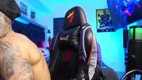 logan_hugh8 online show from February 2026 01:15:01 AM