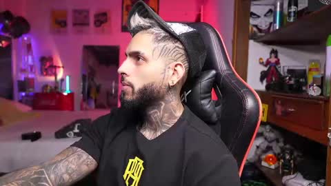 logan_hugh8 online show from April 2026 12:00:02 AM