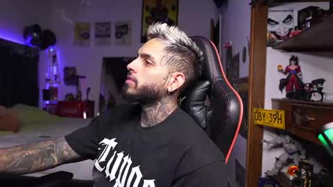 logan_hugh8 online show from April 2026 05:29:02 AM