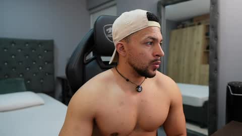 Snapshot of loganmartinx chatting on April 2026 11:35:02 PM loganmartinx online show from April 2026 11:35:02 PM