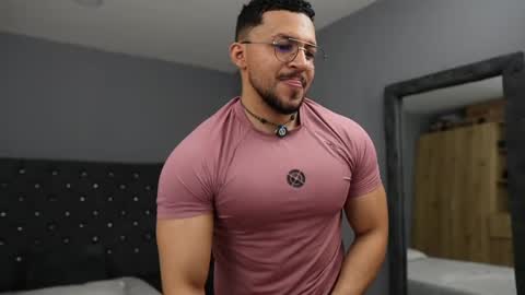 Snapshot of loganmartinx chatting on April 2026 11:20:02 PM loganmartinx online show from April 2026 11:20:02 PM