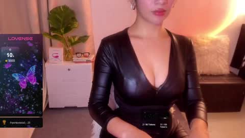 Mistress L online show from May 2026 08:27:01 PM