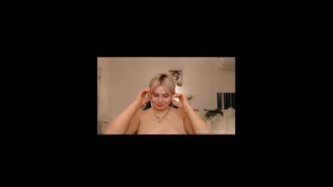 Snapshot of lola_anderson chatting on April 2026 05:41:02 AM Lola online show from April 2026 05:41:02 AM