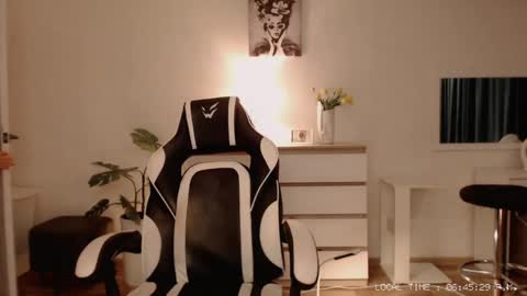 Snapshot of lola_anderson chatting on April 2026 01:41:02 PM Lola online show from April 2026 01:41:02 PM