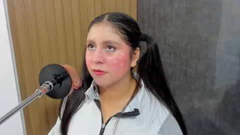 lola online show from September 2025 12:05:02 PM