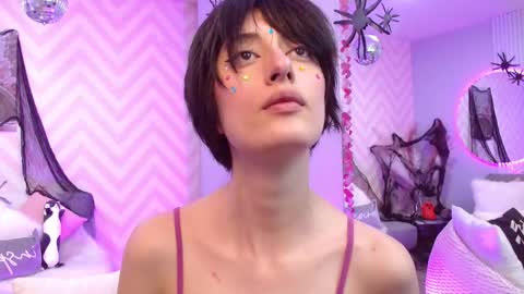 Lola online show from October 2025 02:40:01 PM