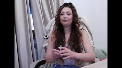 Snapshot of lola_creolla chatting on June 2026 06:00:02 PM lola online show from June 2026 06:00:02 PM