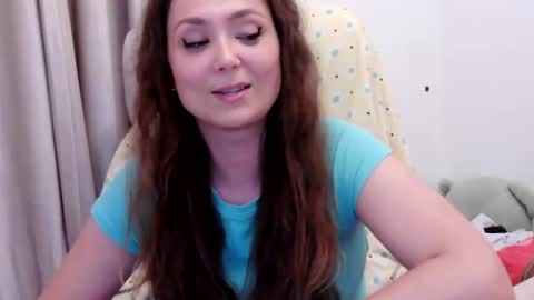 Snapshot of lola_creolla chatting on June 2026 06:19:02 PM lola online show from June 2026 06:19:02 PM