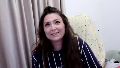 Snapshot of lola_creolla chatting on June 2026 05:23:01 PM lola online show from June 2026 05:23:01 PM