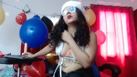 lola_fiery online show from December 2024 05:35:02 PM