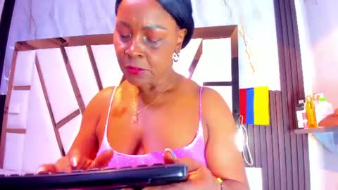 Snapshot of lola_hornei chatting on July 2026 12:14:02 PM Lola online show from July 2026 12:14:02 PM