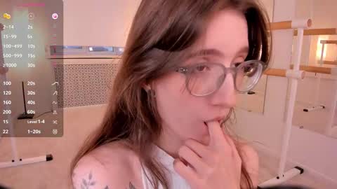 Lola online show from October 2025 05:17:02 AM