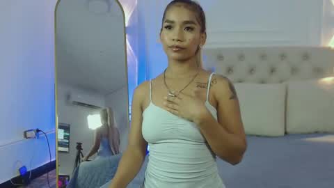 lola red online show from October 2025 07:18:01 PM