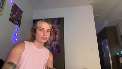 Snapshot of lolaa555 chatting on April 2026 04:15:02 AM lolaa555 online show from April 2026 04:15:02 AM