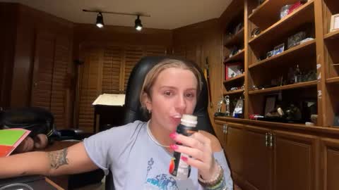 Snapshot of lolaa555 chatting on May 2026 08:22:01 AM lolaa555 online show from May 2026 08:22:01 AM