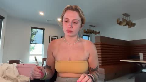 Snapshot of lolaa555 chatting on June 2026 12:57:02 AM lolaa555 online show from June 2026 12:57:02 AM