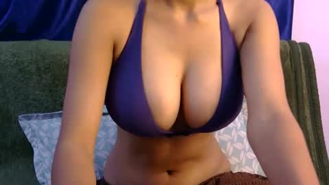 Snapshot of lolaa_darling chatting on May 2026 08:22:01 AM lolaa online show from May 2026 08:22:01 AM