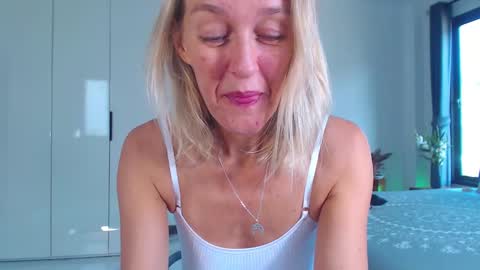 Lola online show from January 2026 01:43:01 AM