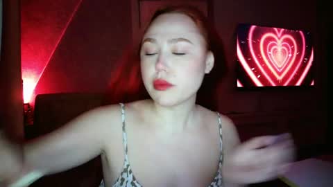 Snapshot of lolaamint_ chatting on May 2026 03:06:02 PM LolaaMint online show from May 2026 03:06:02 PM