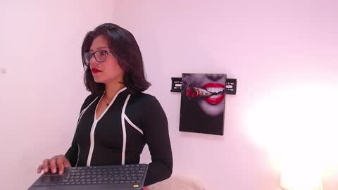 lolaandcamille online show from October 2025 07:07:02 PM