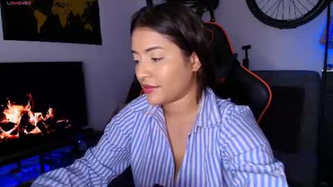 Snapshot of lolaasmith_21 chatting on July 2026 08:18:01 AM lolaasmith_21 online show from July 2026 08:18:01 AM