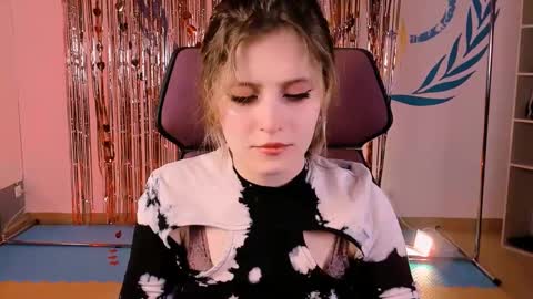Snapshot of lolaasmus chatting on February 2025 08:17:01 AM I consider myself the god Loki but life just calls me LOL online show from February 2025 08:17:01 AM
