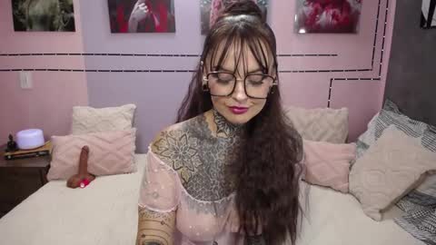 Snapshot of lolabrouse__ chatting on May 2026 10:07:01 PM Lola online show from May 2026 10:07:01 PM
