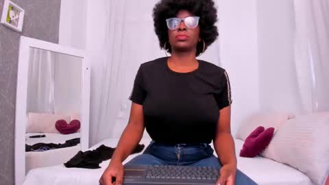 Snapshot of lolajenkiins chatting on September 2025 12:43:02 PM lola online show from September 2025 12:43:02 PM