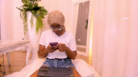 Snapshot of lolajenkiins chatting on November 2025 12:55:01 PM lola online show from November 2025 12:55:01 PM