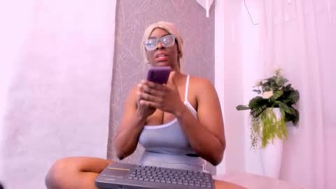 Snapshot of lolajenkiins chatting on November 2025 12:53:01 PM lola online show from November 2025 12:53:01 PM