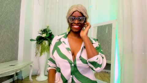 Snapshot of lolajenkiins chatting on November 2025 02:06:01 PM lola online show from November 2025 02:06:01 PM