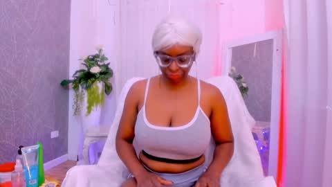 Snapshot of lolajenkiins chatting on November 2025 01:32:02 PM lola online show from November 2025 01:32:02 PM