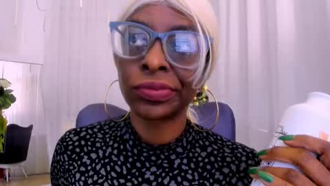 Snapshot of lolajenkiins chatting on November 2025 01:25:02 PM lola online show from November 2025 01:25:02 PM