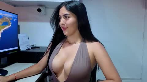 lolalola_12 online show from November 2025 10:10:02 PM