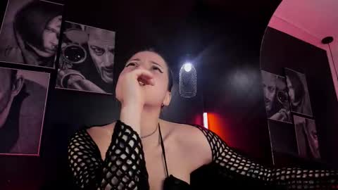 lolamustaine_ online show from November 2025 09:36:01 PM