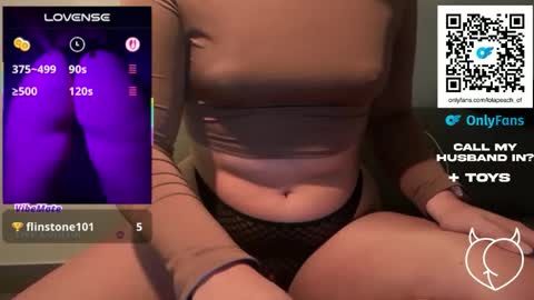 Snapshot of lolapeachtv chatting on December 2025 09:31:02 PM lolapeachtv online show from December 2025 09:31:02 PM