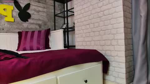 Lola online show from December 2025 07:32:01 PM