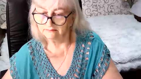 Snapshot of lolkaalyss chatting on October 2025 03:21:02 PM LolkaAlyss online show from October 2025 03:21:02 PM