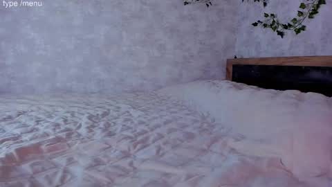 Mia online show from December 2025 05:13:01 AM