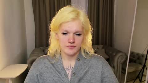 lollita online show from April 2026 06:18:01 AM