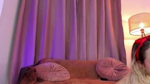 Snapshot of lolly_js_ chatting on May 2026 04:32:02 AM Lolly online show from May 2026 04:32:02 AM