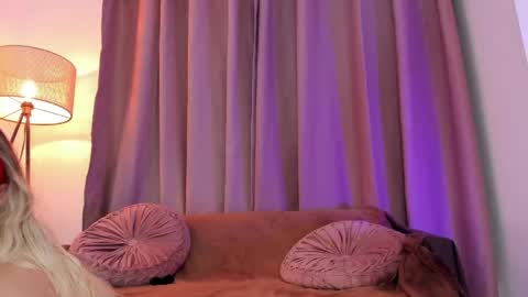 Snapshot of lollypetitte_ chatting on May 2026 04:32:02 AM Lolly online show from May 2026 04:32:02 AM