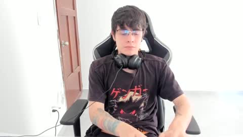 Snapshot of lonelyhotboy0 chatting on September 2025 03:03:02 PM Kevin online show from September 2025 03:03:02 PM