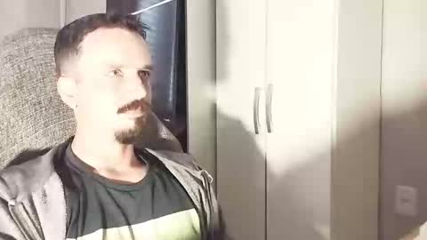 Snapshot of lookaz4010 chatting on October 2025 01:52:02 PM Lucas online show from October 2025 01:52:02 PM