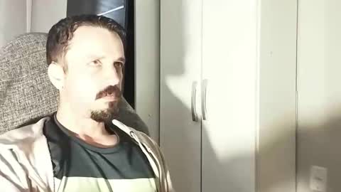 Snapshot of lookaz4010 chatting on November 2025 01:32:01 PM Lucas online show from November 2025 01:32:01 PM