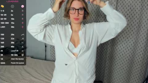 Snapshot of loookat_me chatting on May 2026 08:28:01 PM Jina online show from May 2026 08:28:01 PM