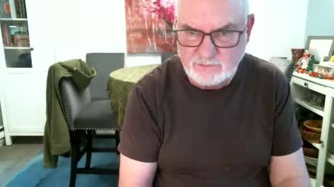 Snapshot of loop102 chatting on November 2025 10:45:02 PM loop102 online show from November 2025 10:45:02 PM