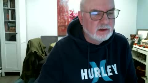 Snapshot of loop102 chatting on December 2025 05:30:01 PM loop102 online show from December 2025 05:30:01 PM