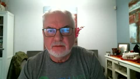 Snapshot of loop102 chatting on April 2026 07:11:02 PM loop102 online show from April 2026 07:11:02 PM